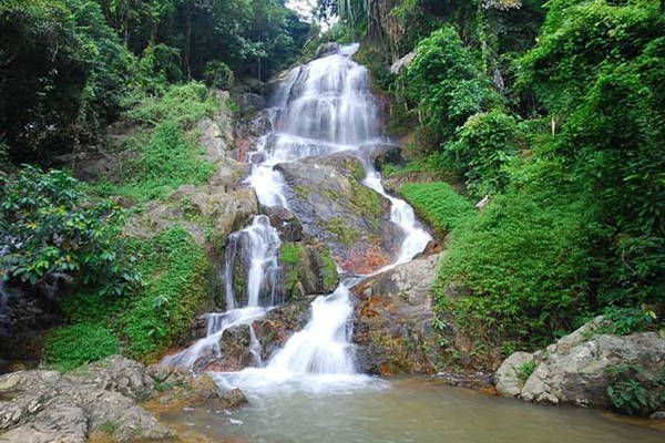 bañarse cascadas Na Muang