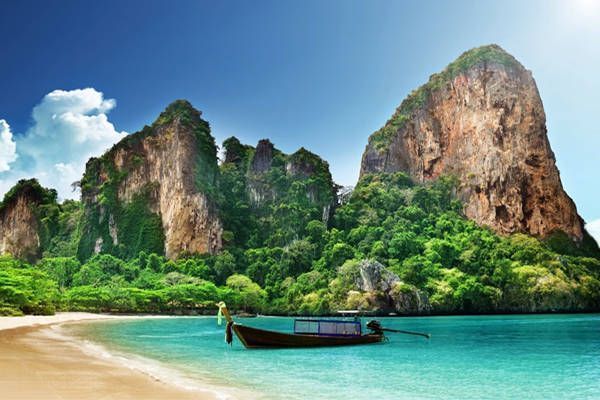 tomar sol en playa tailandia