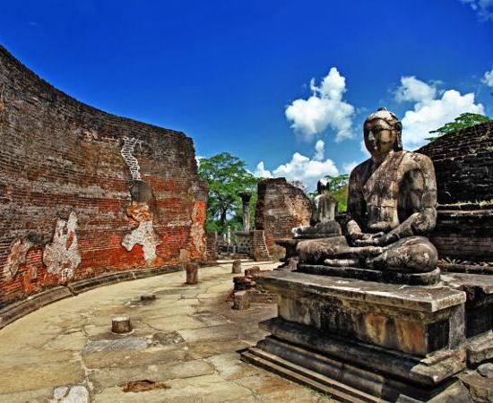 Sri Lanka - Polonnaruwa- Buda rezando