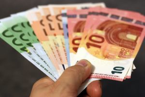 Cambiar Euros a moneda extranjera para tus viajes – Guía paso a paso